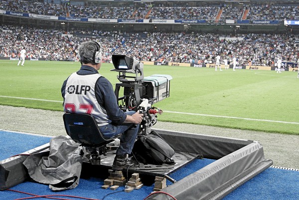 La LFP espera poder recaudar unos 1.000 millones de euros por la explotación de los derechos televisivos. / J. V. 