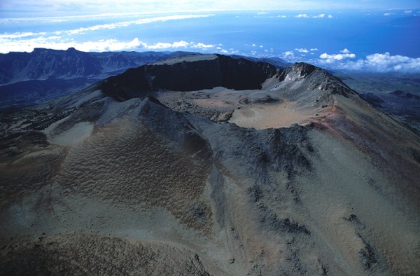 El Teide entraña un elevado riesgo por la previsible explosividad y daños que provocaría una erupción. / DA
