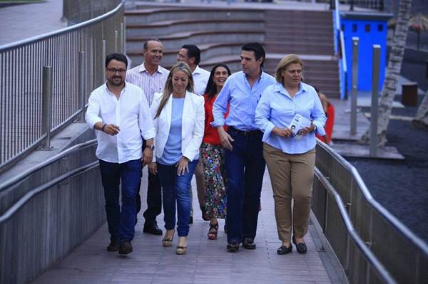 José Manuel Soria respaldó a la candidata de Los Llanos de Aridane en un acto en Puerto Naos. | DA