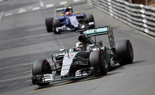 Lewis Hamilton durante la clasificación para la cita de Monaco. | REUTERS