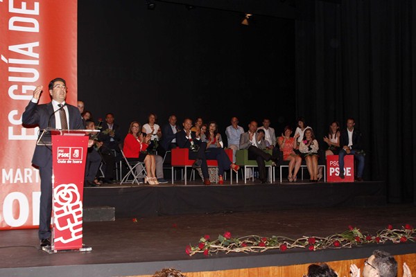 Pedro Martín se dirige a los asistentes a la presentación de la candidatura. / DA
