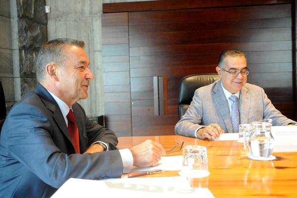 El presidente del Gobierno, junto al presidente de los empresarios de Tenerife, José Carlos Francisco. | DA