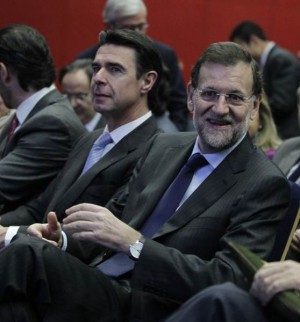 Soria y Rajoy en un acto del PP. | EP