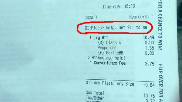 El mensaje de auxilio quedó grabado en el recibo de Pizza Hut. | DA 