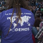 Miles de personas se reunieron en la plaza del Museo Reina Sofía y en la Cuesta Moyano para celebrar los resultados electorales de Ahora Madrid. / KE