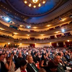 El Teatro Guimerá, lleno, con numerosos cargos públicos en funciones y electos, en el acto institucional del Día de Canarias. / F. PALLERO