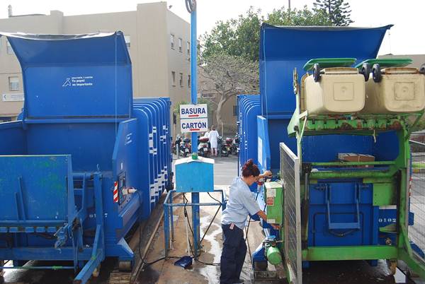 El reciclaje de residuos es fundamental en un centro hospitalario, donde se pueden llegar a recoger más de una veintena de tipos diferentes. | DA