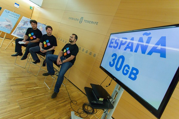 Antonio García Marichal, Carlos Alonso y Antonio Cabrera, durante la presentación. / DA