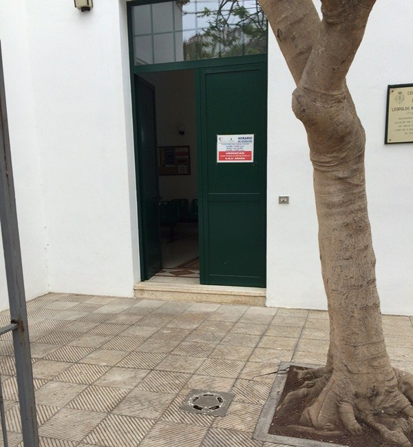 El consultorio de Taganana carece de acceso adaptado. / DA