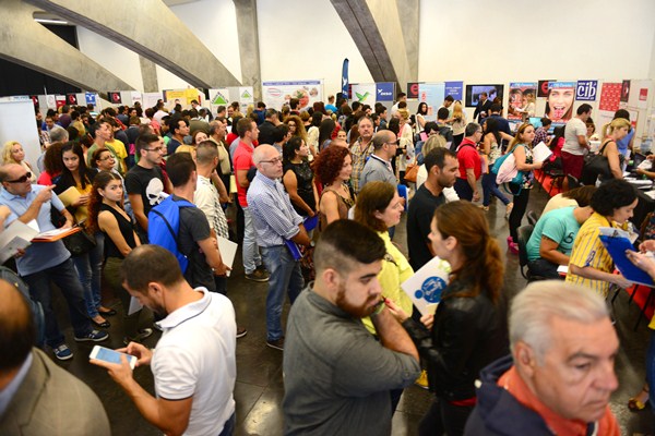 Carlos Alonso presidió ayer la apertura de Expoempleo 2015. / S.M