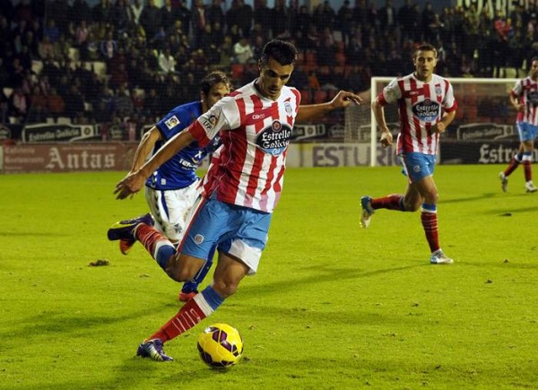 Iriome González, en un partido ante el CD Tenerife hace dos temporadas. / PEDRO AGRELO