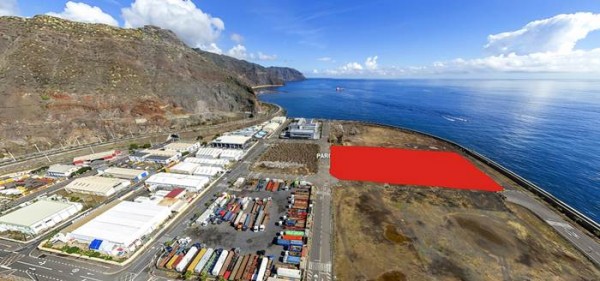 En rojo, la parcela de 15.000 metros cuadrados en la que se instalará la fábrica de chocolate. | DA