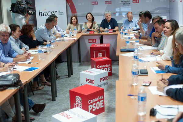 Reunión de la ejecutiva regional del PSOE, el 25 de mayo en Santa Cruz de Tenerife. / FRAN PALLERO