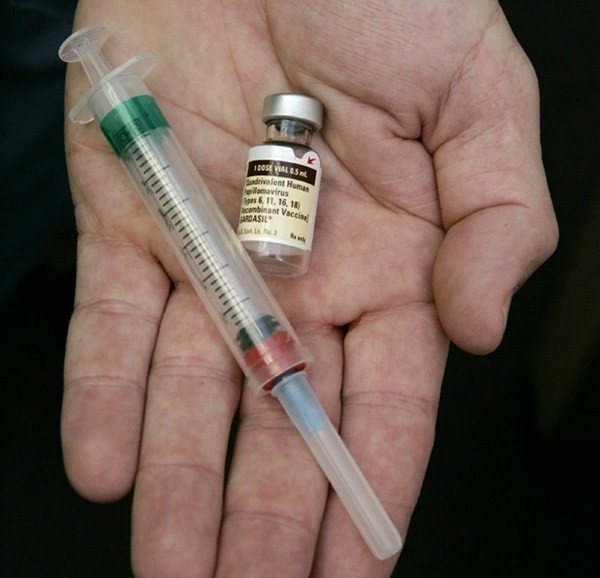 Los expertos recomiendan la vacunación contra la difteria. / DA