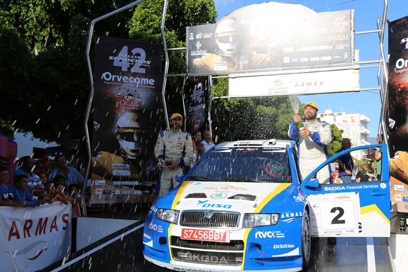 Alfonso Viera en el podio del Rally Senderos. | DA