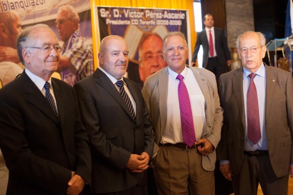 Víctor Pérez Ascanio (i), en la imagen junto a Miguel Concepción, Julio Santaella y el también expresidente José González Carrillo. / FRAN PALLERO