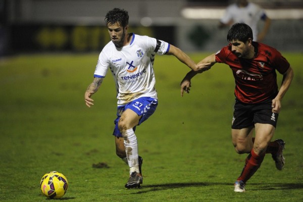 Santi Luque debutó en Segunda ante el Mirandés. / LINO GONZÁLEZ Second Division match between Mirandés and Tenerife.
