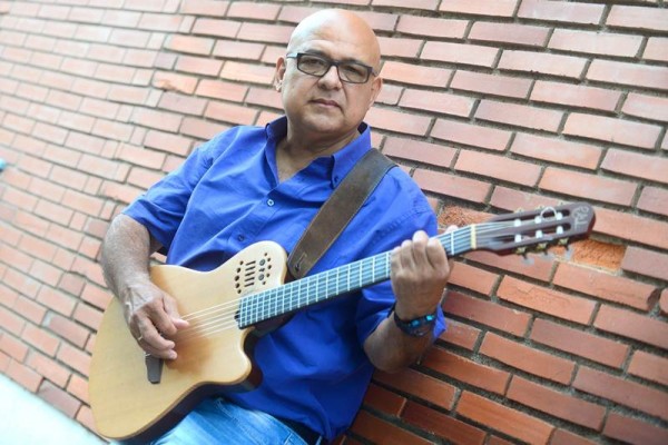 José Luis Suárez, cantautor venezolano afincado en Tenerife desde hace 17 años. | SERGIO MÉNDEZ 