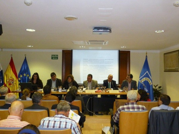 Asamblea de la Federación Canaria de Municipios (Fecam), antes de las elecciones del 24 de mayo. / DA