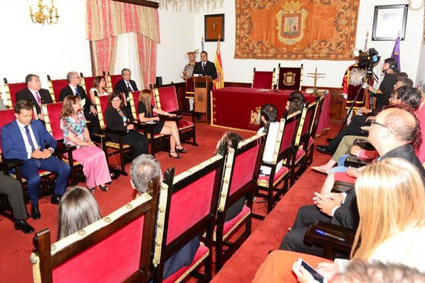 Un instante de la sesión de constitución del Ayuntamiento de La Laguna, el pasado viernes. | S. M.