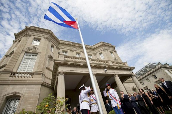 El ministro de Exteriores cubano, Bruno Rodríguez, estuvo presente en el histórico acto. | REUTERS 