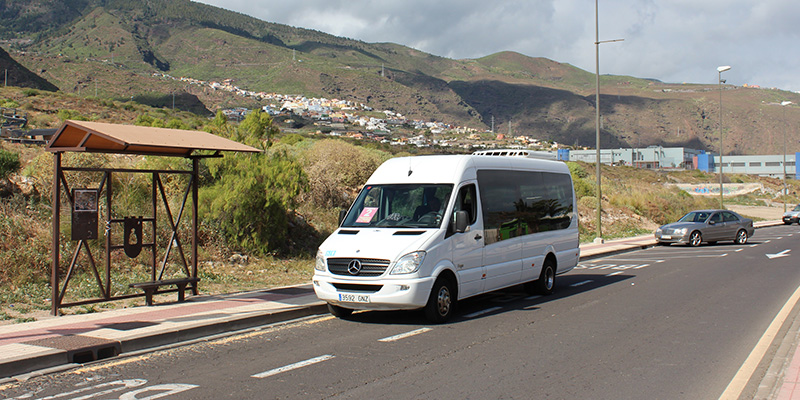 En la actualidad el servicio lo prestan dos taxis y microbuses de la empresa Transportes La Esperanza. / DA