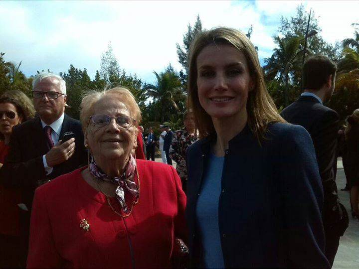 África Fuentes y la reina Letizia, en la inauguración del Palmetum. | DA
