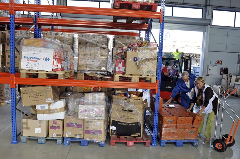 El Banco de Alimentos de Tenerife cuenta con una nave de almacenamiento en Mercatenerife. / SERGIO MÉNDEZ
