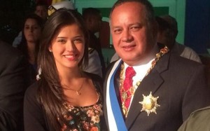 Diosdado Cabello, junto a su hija, la cantante Daniela. / DA