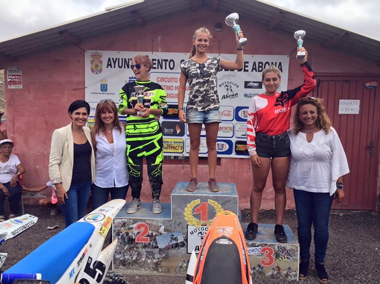 Andrea Sánchez, Nerea Jurado y Erin Watson formaron el histórico podio de MXF (Féminas). |DA