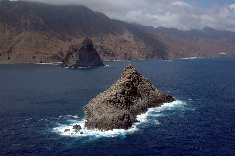 Las reservas de Tenerife miden una distancia de unos 23 kilómetros lineales en el caso de la de Teno y de unos 24,5 kilómetros la de Anaga. / M. P. P.