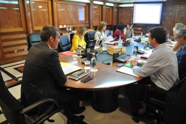 Fernando Clavijo preside al reunión semanal del Consejo de Gobierno, ayer en la capital grancanaria. | DA