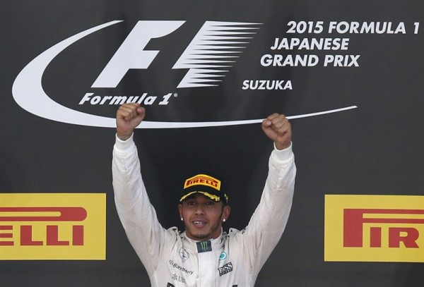Hamilton celebra su podio en Japón. | REUTERS