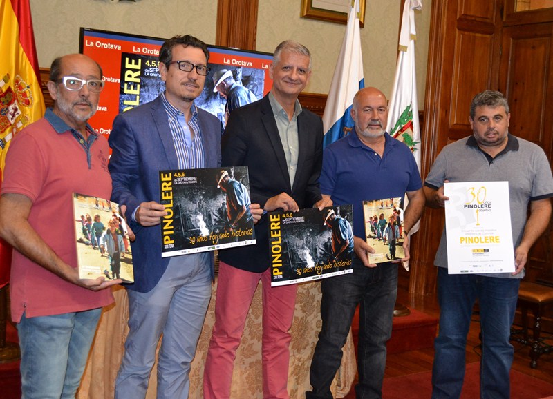 Responsables de la asociación Pinolere, Ayuntamiento y Cabildo ofrecieron los detalles de la 30ª edición. / DA