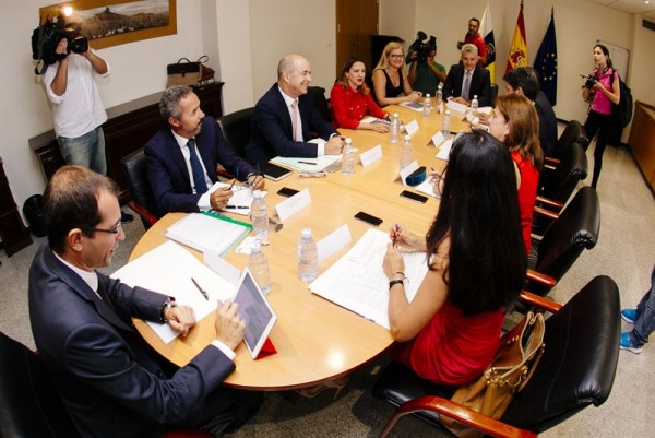 Reunión de la primera mesa de trabajo entre Canarias-Estado. | DA