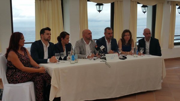 El portavoz socialista portuense hizo la valoración sobre los cien días de gobierno de PP-CC acompañado de sus seis compañeros de grupo. | DA
