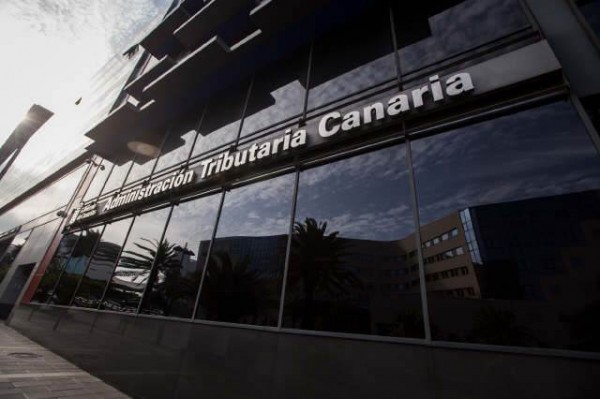 Fachada actual de la sede de la Agencia Tributaria Canaria en Santa Cruz de Tenerife. | ANDRÉS GUTIÉRREZ