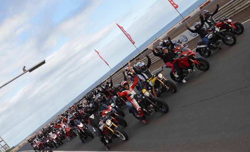 Foto Oficial Ducati Day motociclismo