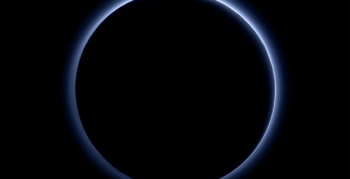 La NASA dice que Plutón tiene cielos azules y hielo de agua