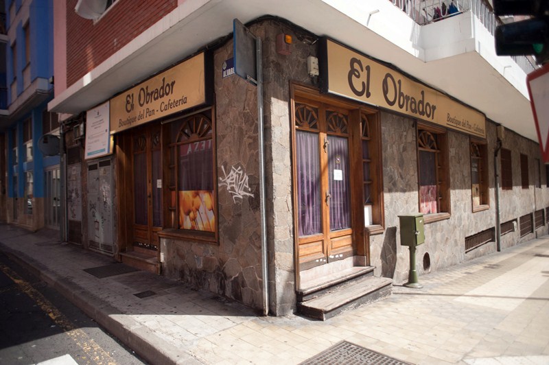 Isabel y su marido regentaron durante años una panadería en la calle Ramón y Cajal de Santa Cruz. / F. PALLERO