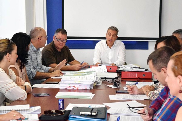 Óscar García presidió el Consejo Rector del IMAS celebrado ayer, en el que se aprobó el presupuesto. | DA