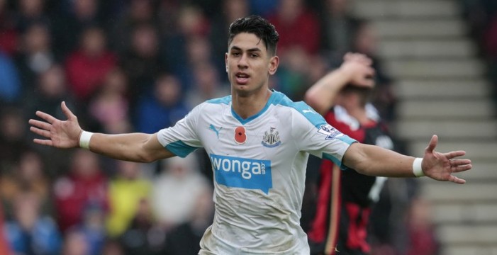 Ayoze Pérez renueva con el Newcastle hasta junio de 2021