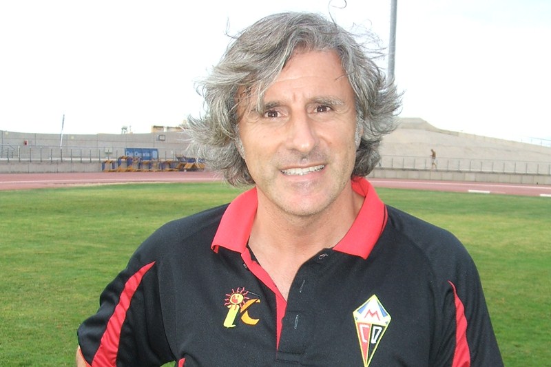 Roberto Aguirre, entrenador del Club Deportivo Mensajero. / DA