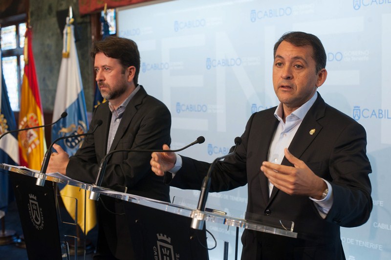 Carlos Alonso y José Manuel Bermúdez, ayer en rueda de prensa. / FRAN PALLERO 