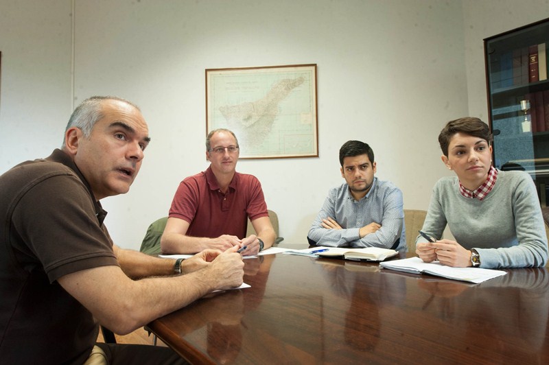 Pedro Dorta, Jaime Díaz,  Abel López y Sara Cabello, investigadores de la cátedra de Reducción de Riesgos de Desastres de la ULL. / FRAN PALLERO 