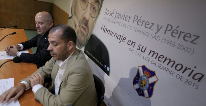 El CD Tenerife homenajea a Javier Pérez con la insignia de oro y brillantes, a título póstumo 