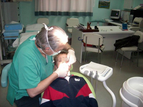 Los dentistas vienen denunciando el aumento de los casos de intrusismo profesional en Canarias. | DA