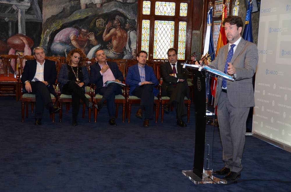Carlos Alonso estuvo acompañado en la presentación por los vicepresidentes insulares. | DA