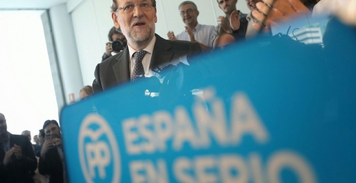 Cargos del PP se dividen entre quienes ven que Rajoy "tiene un papelón" tras salir Aguirre y los que aplauden el paso