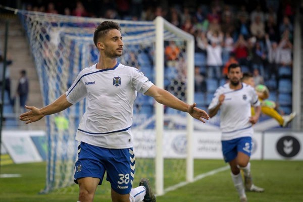 Omar celebra el tanto conseguido frente al Girona. | ANDRÉS GUTIÉRREZ